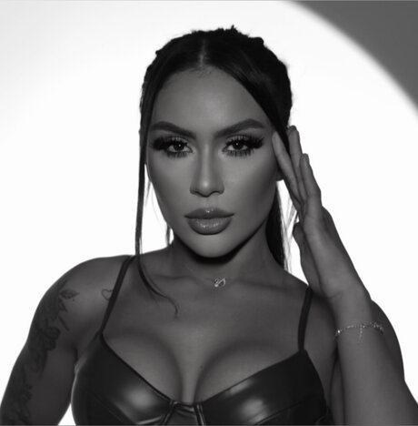 ANITTA HOT
