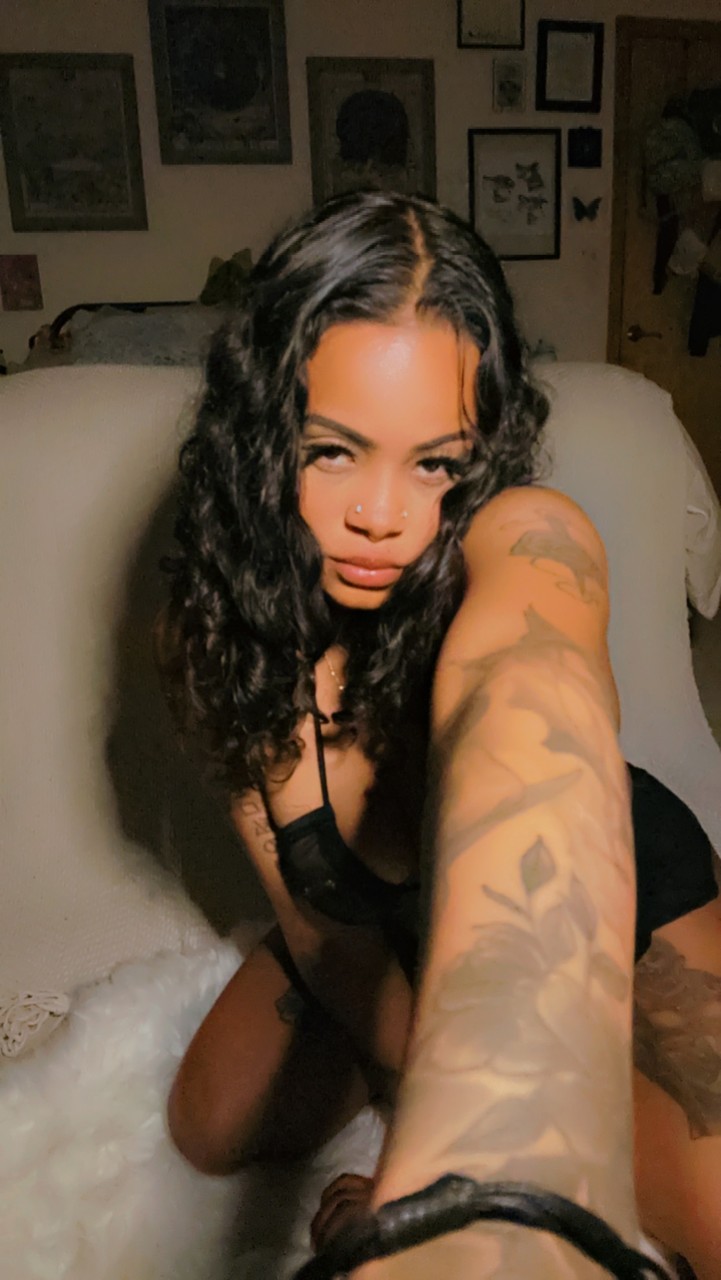 Vee at onlyfans