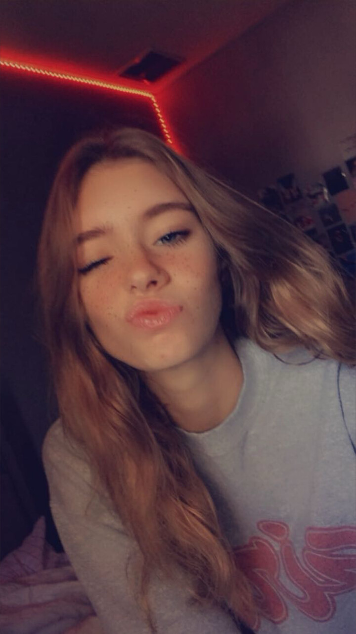 Lora Berry 🥰💗 at onlyfans