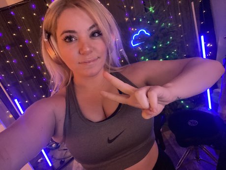 Curvyllama🌸🐉