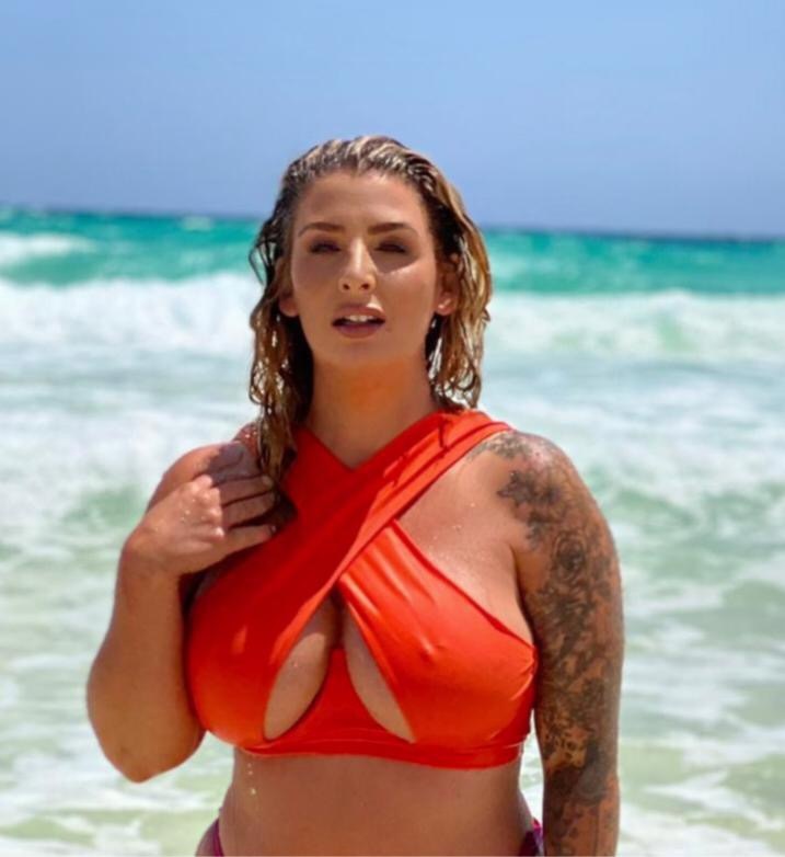 Kerri Hoare at onlyfans