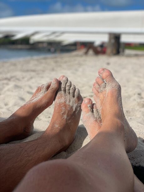 Lola_max_feet