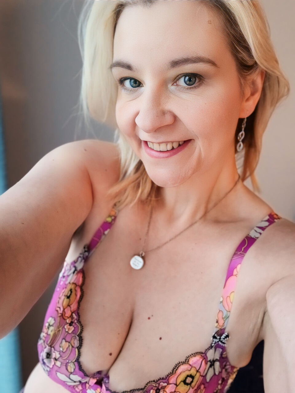 Curvy AnneMarie Free at onlyfans