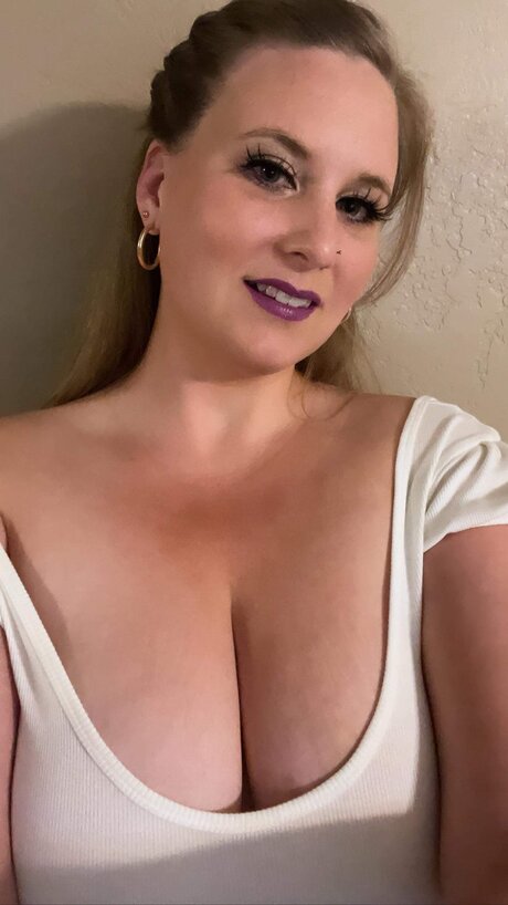 BootyfulBlueEyes