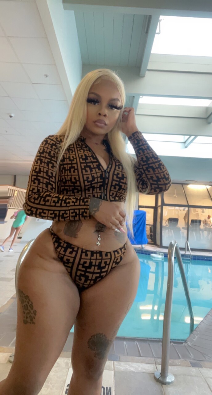 THE BIGGEST 🍑 at onlyfans